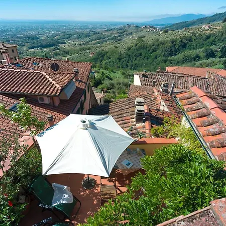The Hill Terrace Apartment Massa (Tuscany)